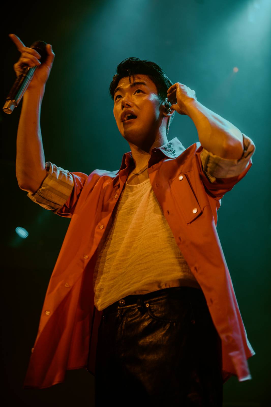 Dámy mu ležely u nohou. Charismatický Eric Nam poprvé zahrál v Česku