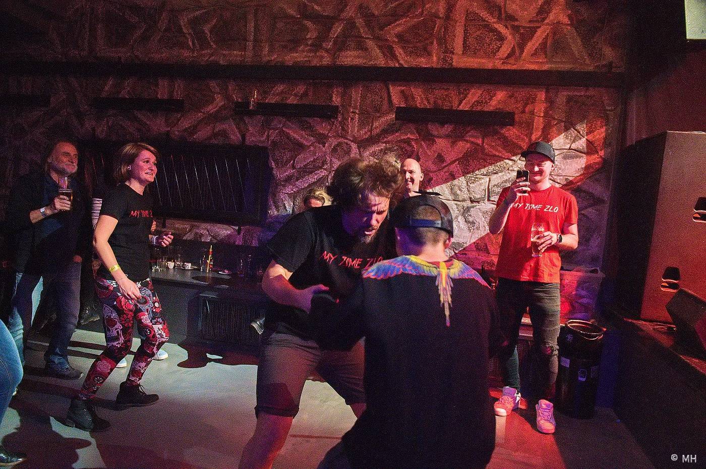 Absolutní neklid se vrátil do Plzně, dorazil se Zlem z Jihu