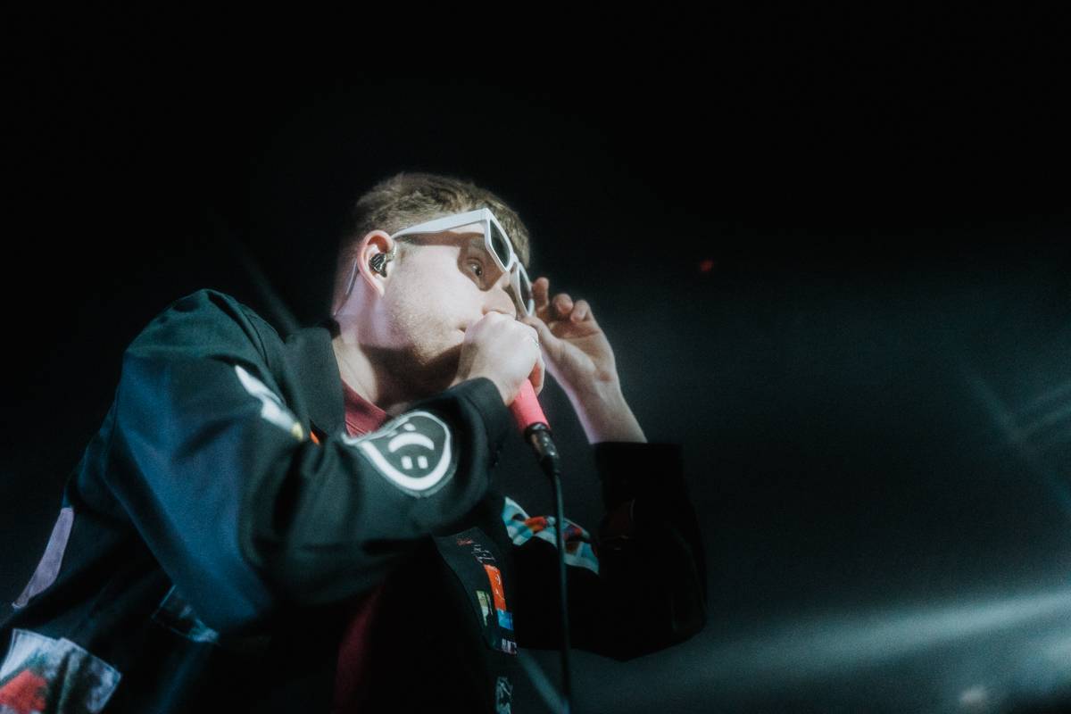 Yonaka dorazila do Prahy. Frontmanka přišla o hlas, zaskočili za ni fanoušci