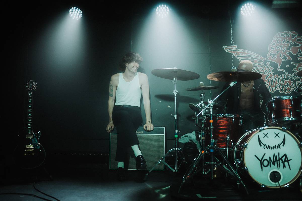 Yonaka dorazila do Prahy. Frontmanka přišla o hlas, zaskočili za ni fanoušci