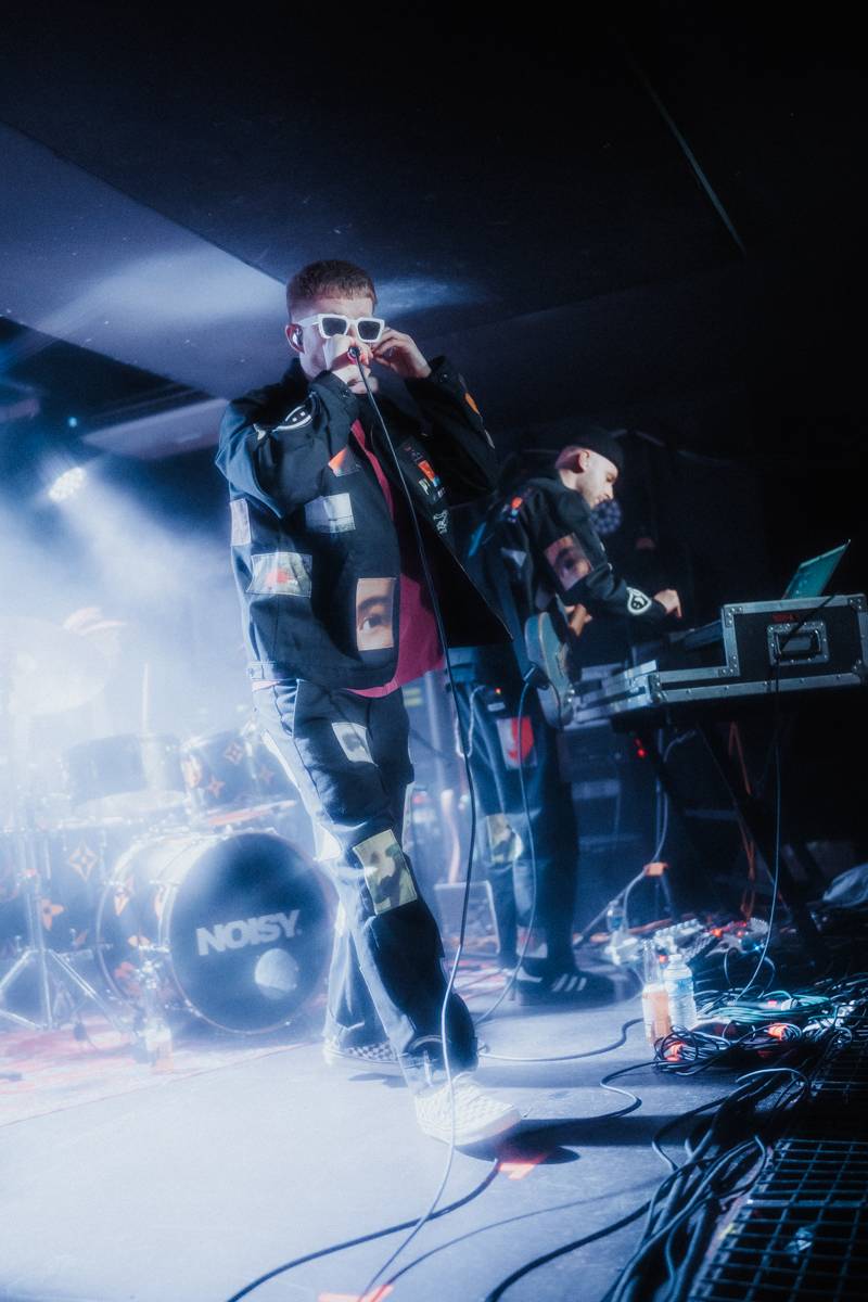 Yonaka dorazila do Prahy. Frontmanka přišla o hlas, zaskočili za ni fanoušci