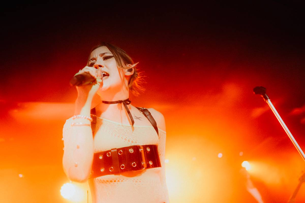 Yonaka dorazila do Prahy. Frontmanka přišla o hlas, zaskočili za ni fanoušci