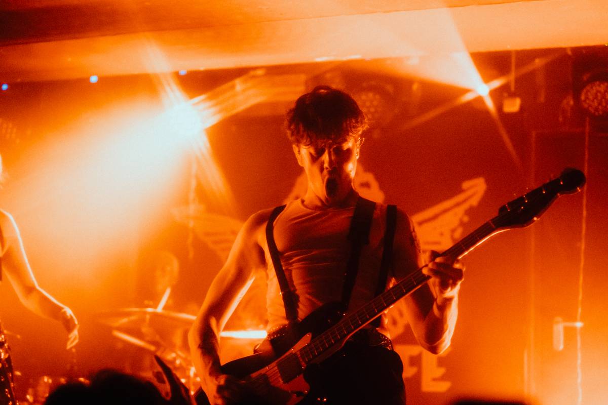 Yonaka dorazila do Prahy. Frontmanka přišla o hlas, zaskočili za ni fanoušci