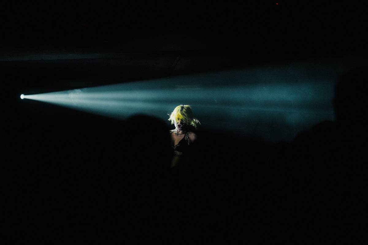 Yonaka dorazila do Prahy. Frontmanka přišla o hlas, zaskočili za ni fanoušci