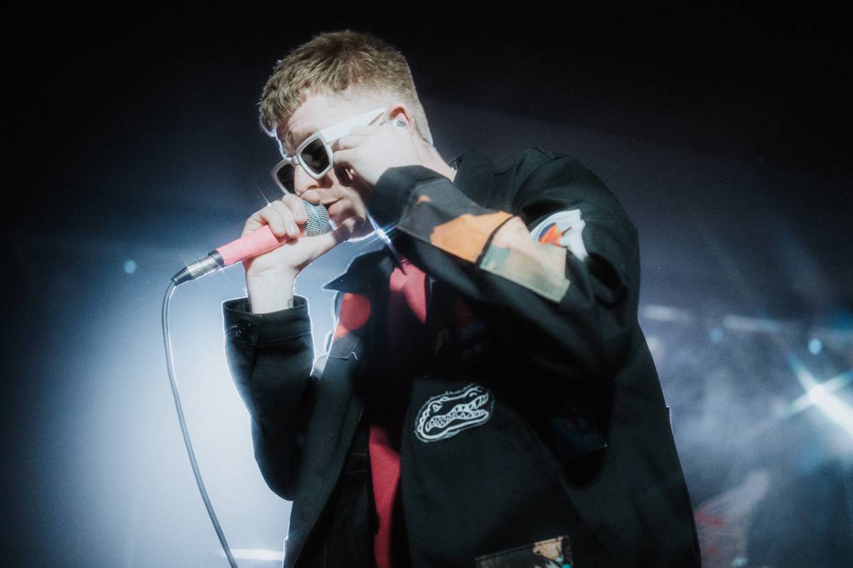 Yonaka dorazila do Prahy. Frontmanka přišla o hlas, zaskočili za ni fanoušci