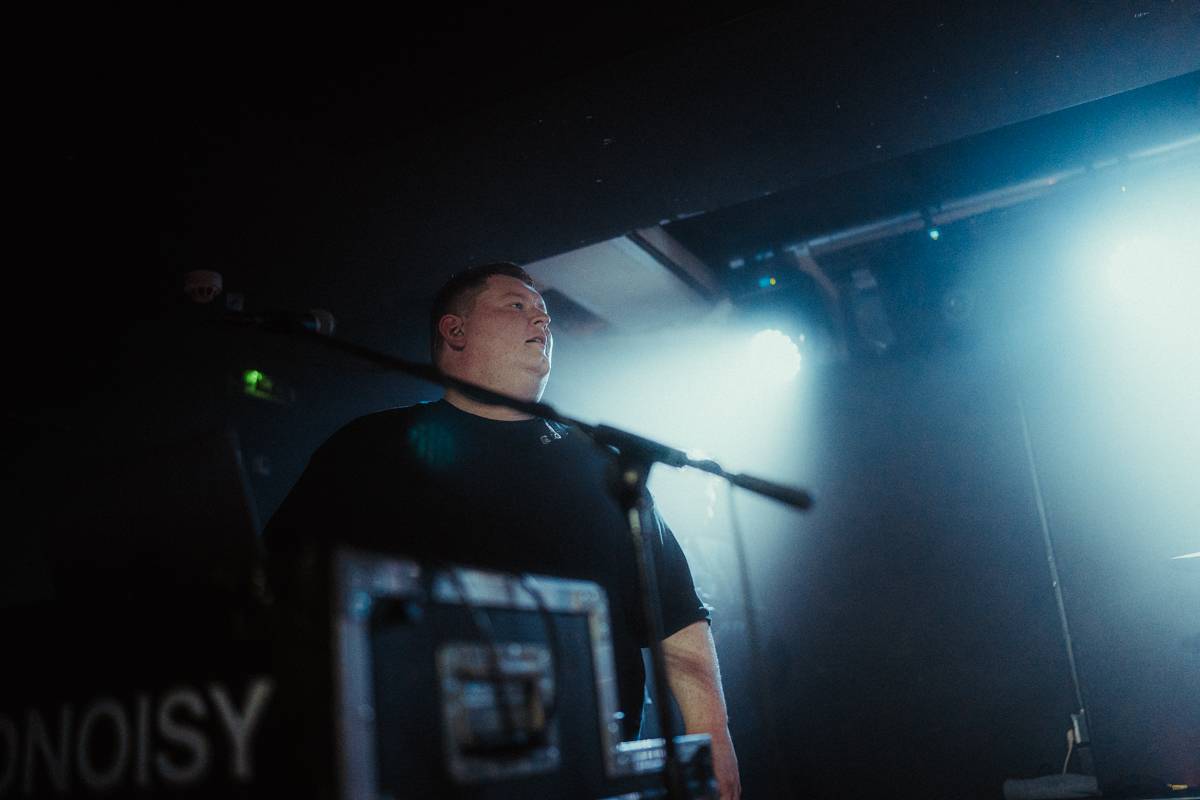 Yonaka dorazila do Prahy. Frontmanka přišla o hlas, zaskočili za ni fanoušci