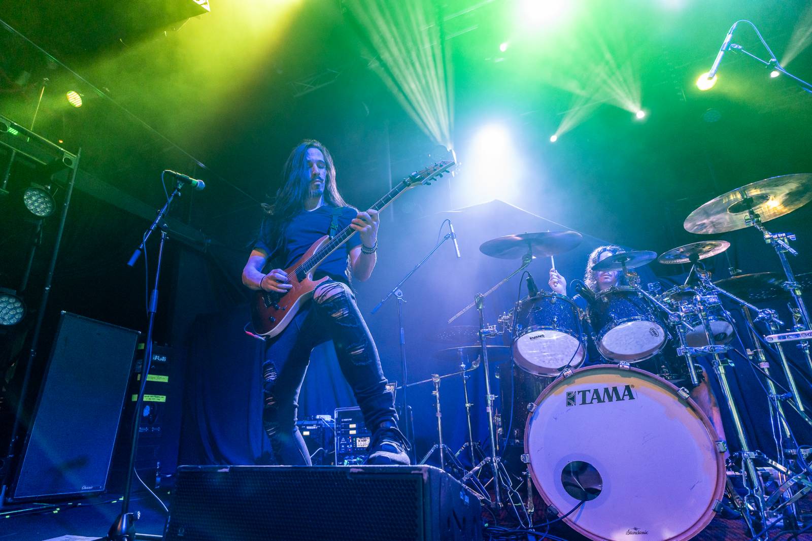 Avatar přivezl do Prahy svůj metalový cirkus, zpěvák vyráběl zvířátka z balónků