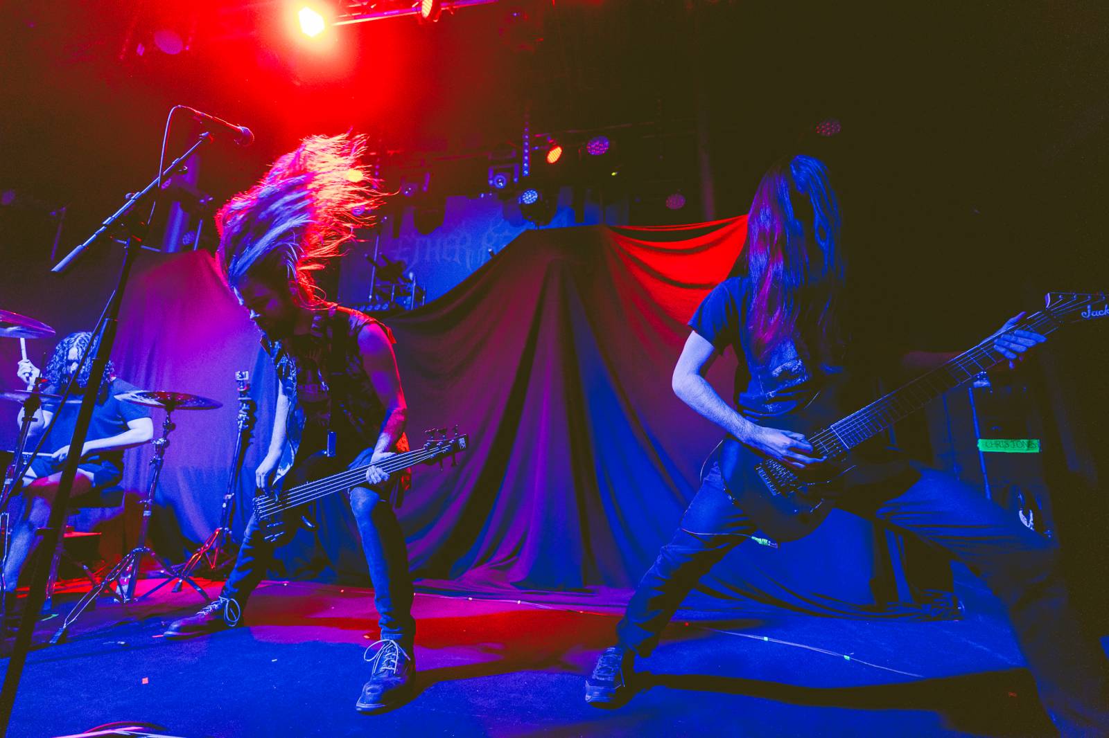 Avatar přivezl do Prahy svůj metalový cirkus, zpěvák vyráběl zvířátka z balónků