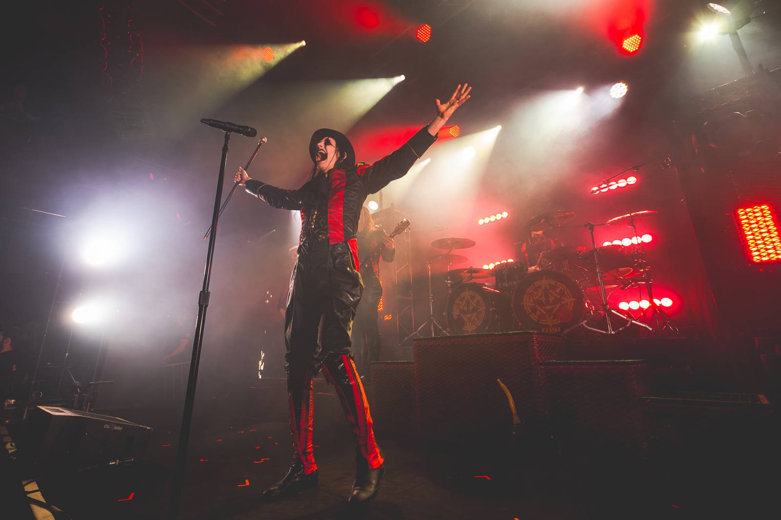 Avatar přivezl do Prahy svůj metalový cirkus, zpěvák vyráběl zvířátka z balónků