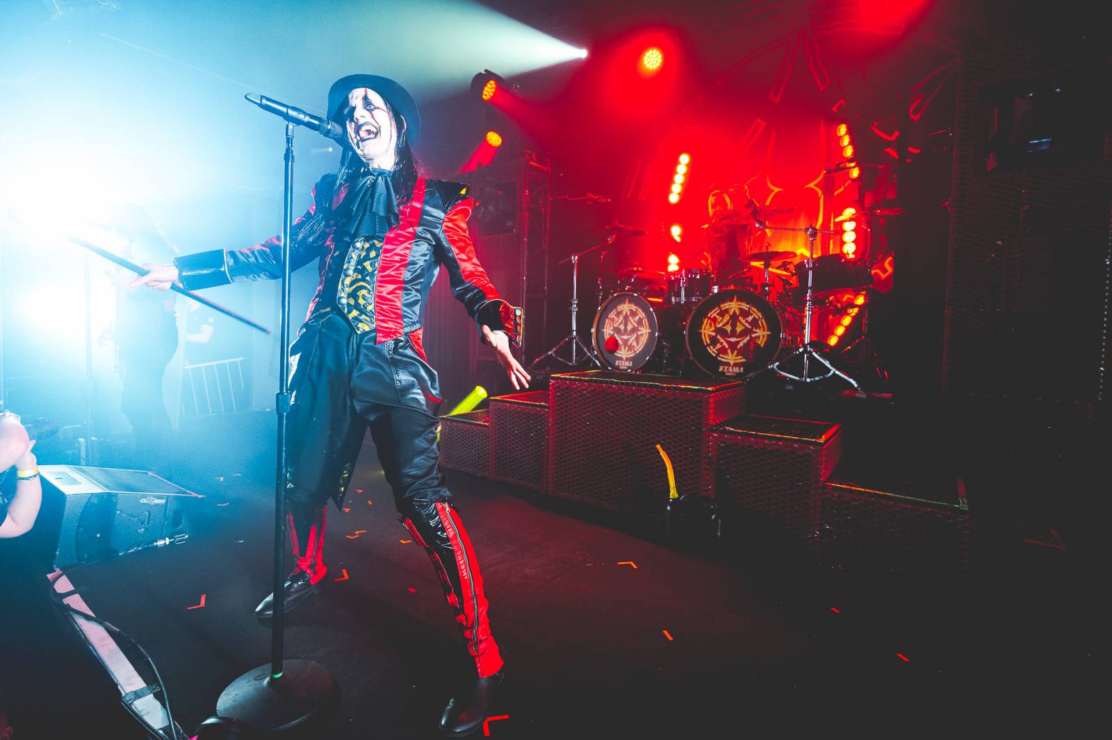 Avatar přivezl do Prahy svůj metalový cirkus, zpěvák vyráběl zvířátka z balónků