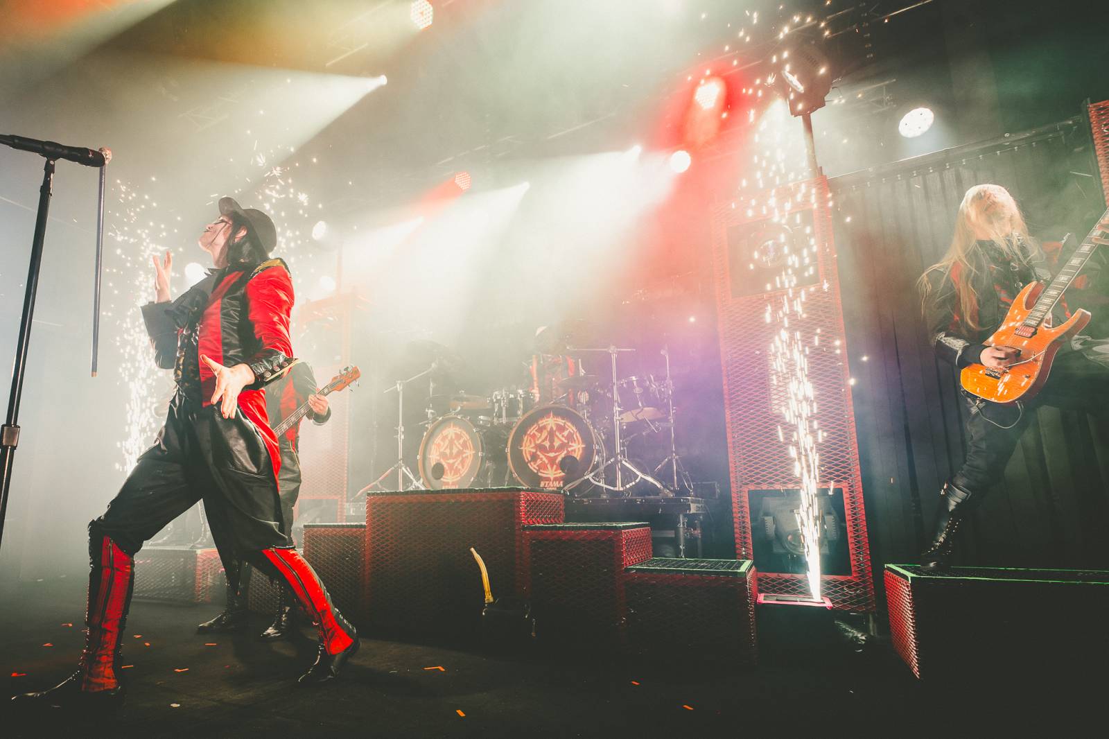 Avatar přivezl do Prahy svůj metalový cirkus, zpěvák vyráběl zvířátka z balónků