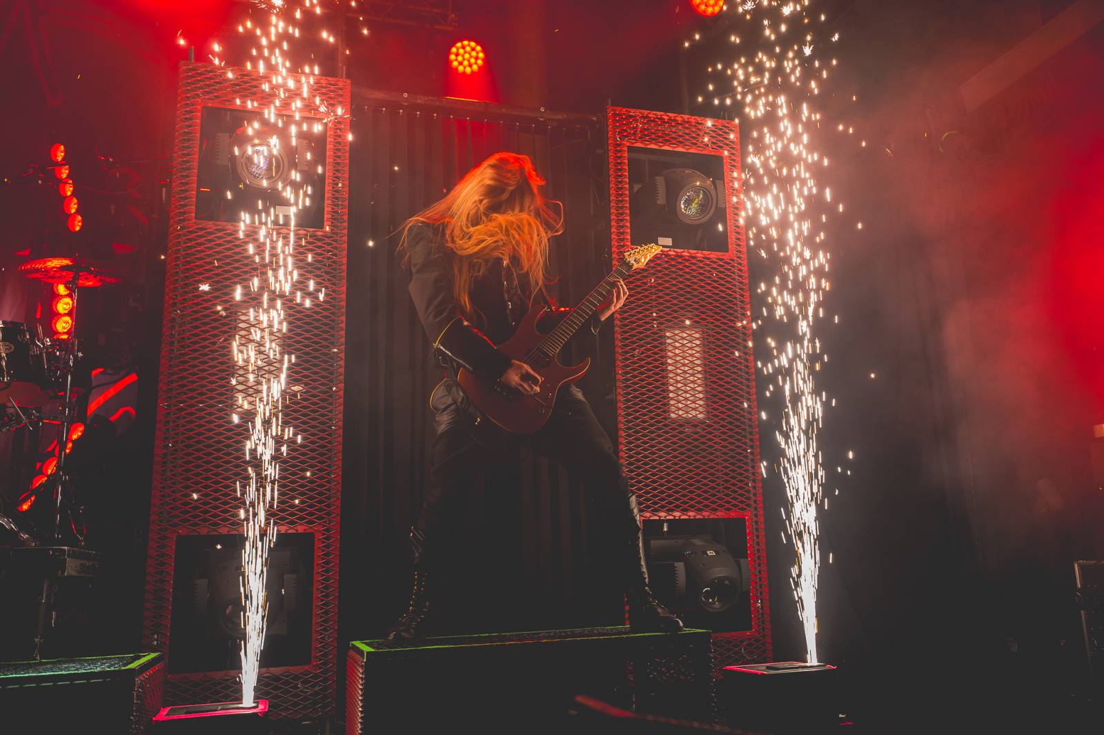 Avatar přivezl do Prahy svůj metalový cirkus, zpěvák vyráběl zvířátka z balónků