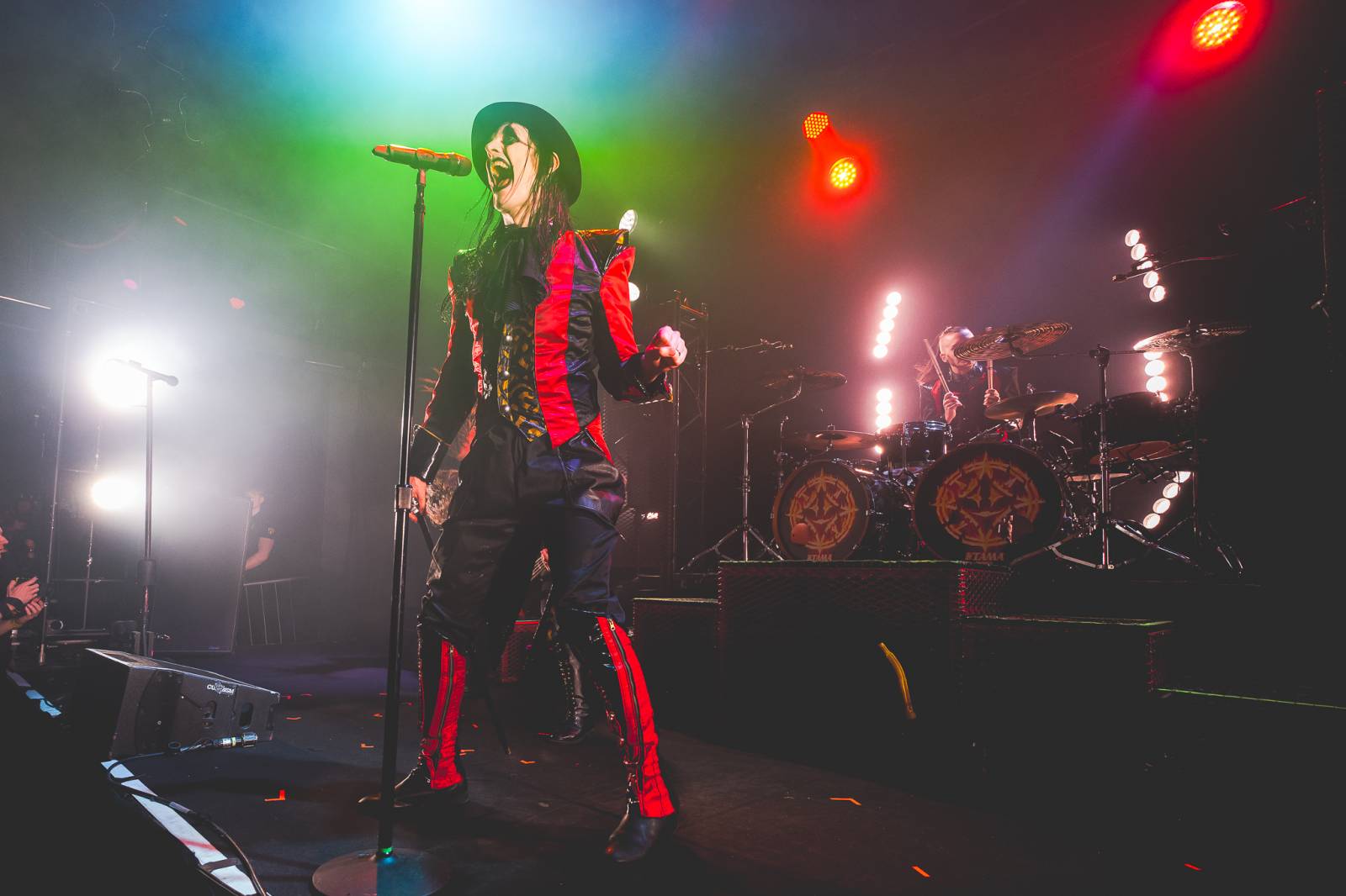 Avatar přivezl do Prahy svůj metalový cirkus, zpěvák vyráběl zvířátka z balónků