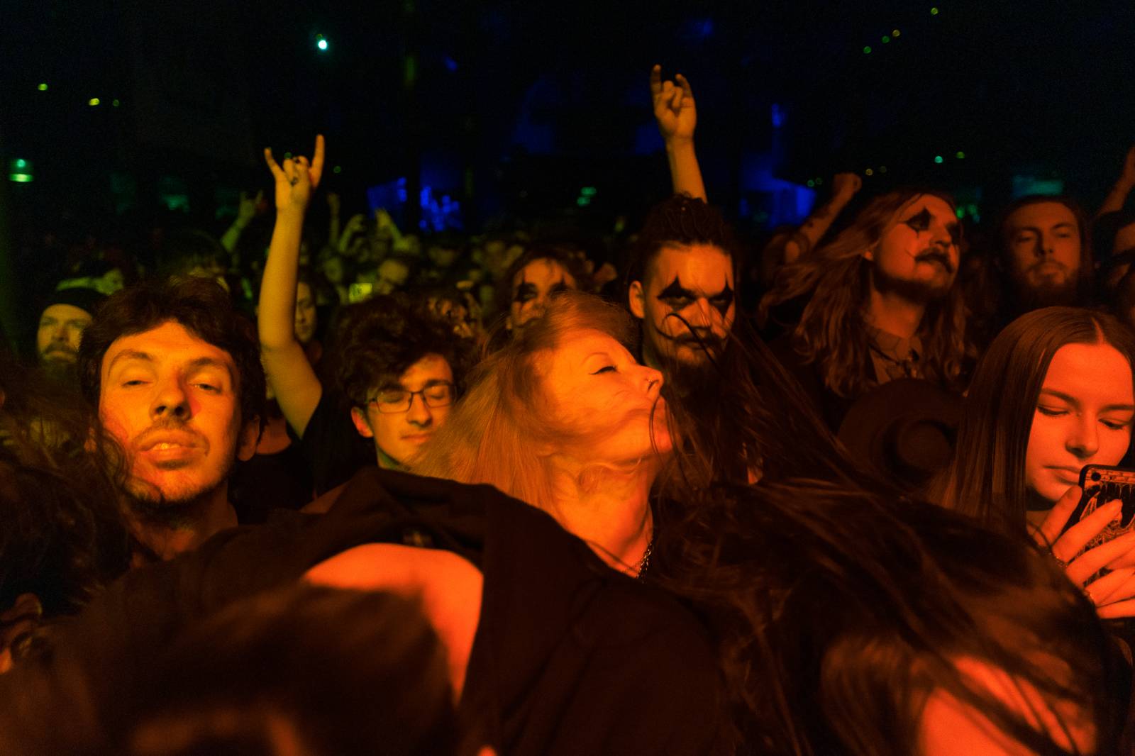 Avatar přivezl do Prahy svůj metalový cirkus, zpěvák vyráběl zvířátka z balónků