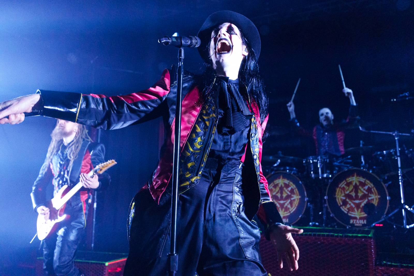 Avatar přivezl do Prahy svůj metalový cirkus, zpěvák vyráběl zvířátka z balónků