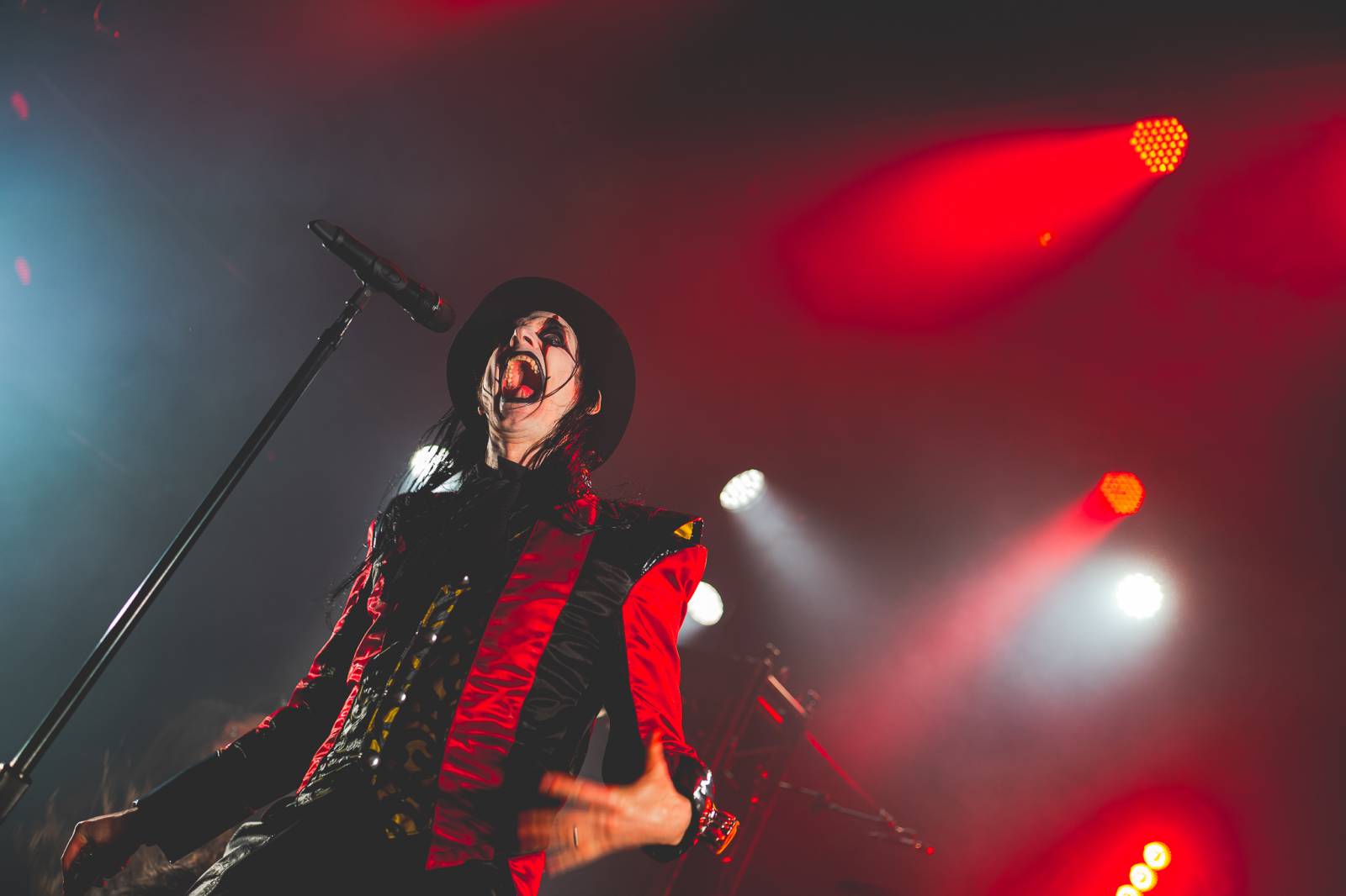 Avatar přivezl do Prahy svůj metalový cirkus, zpěvák vyráběl zvířátka z balónků