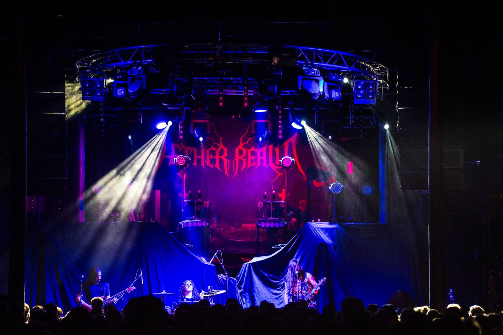 Avatar přivezl do Prahy svůj metalový cirkus, zpěvák vyráběl zvířátka z balónků