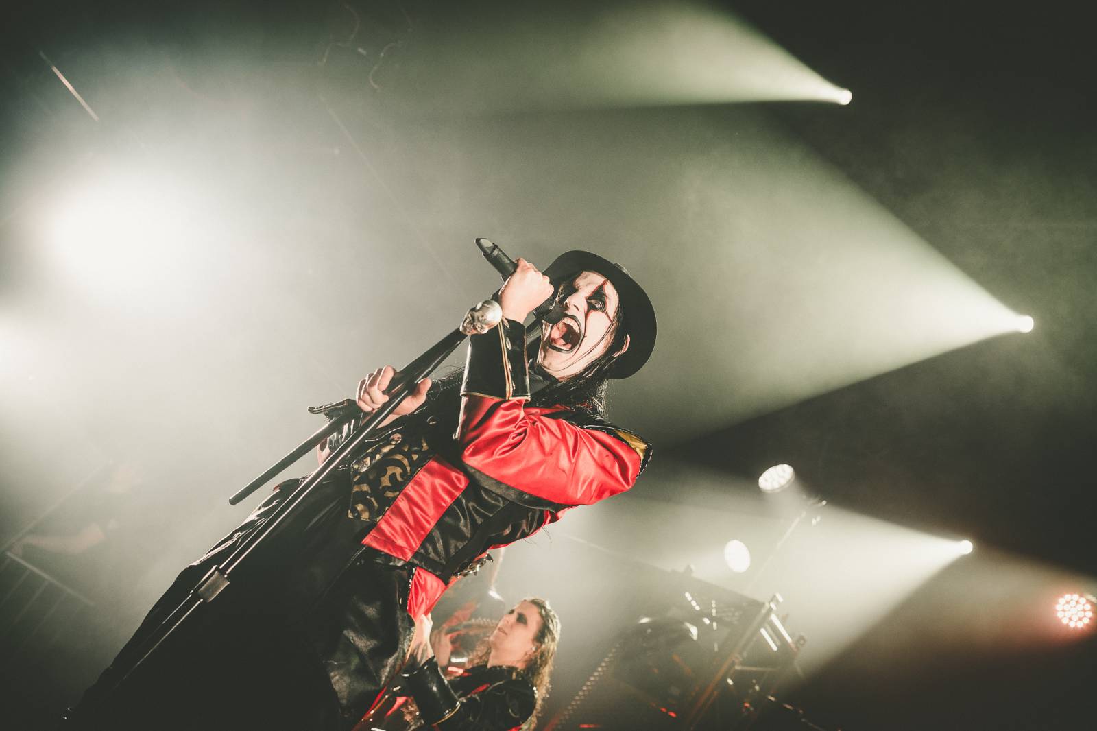 Avatar přivezl do Prahy svůj metalový cirkus, zpěvák vyráběl zvířátka z balónků