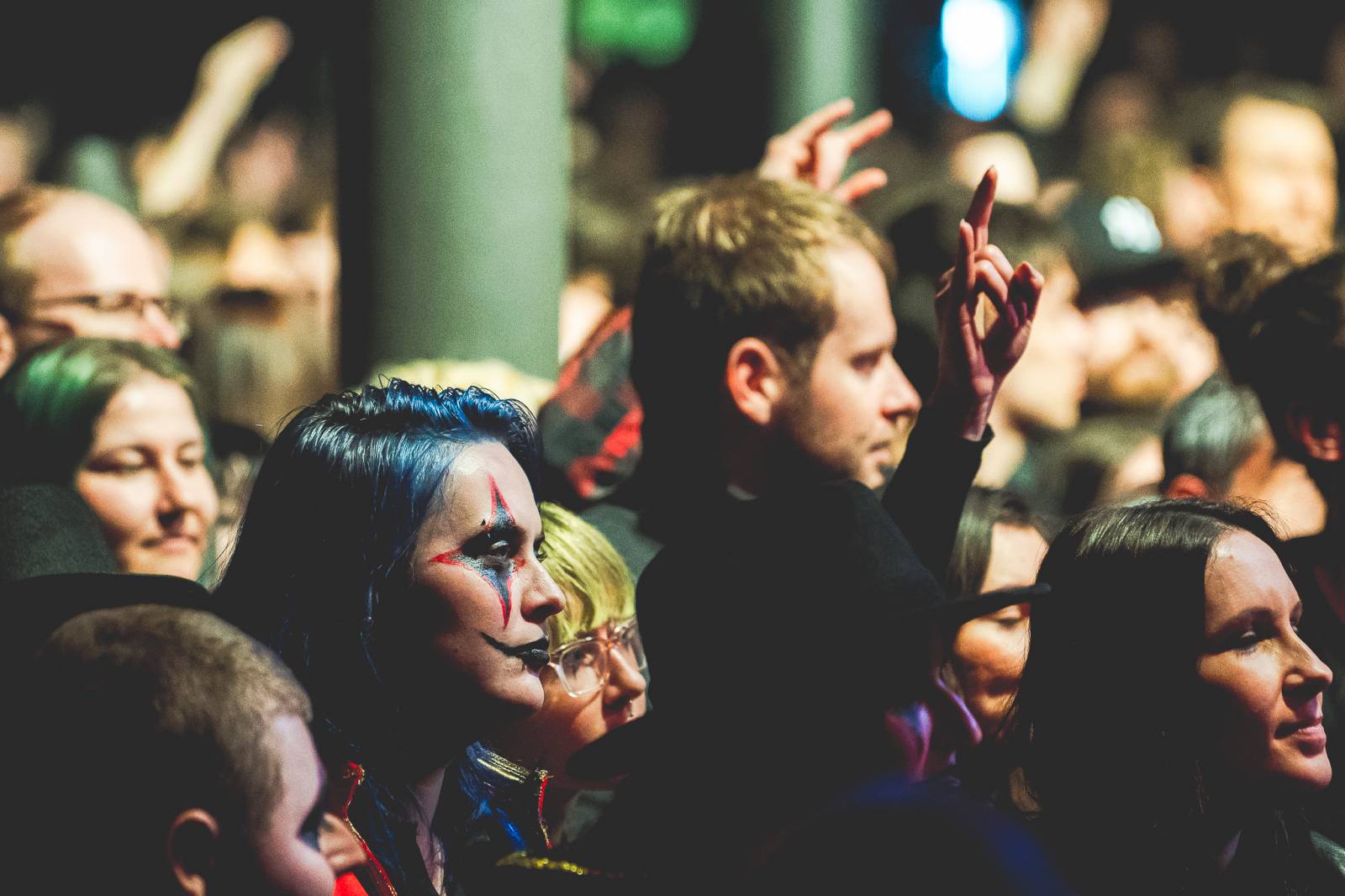 Avatar přivezl do Prahy svůj metalový cirkus, zpěvák vyráběl zvířátka z balónků
