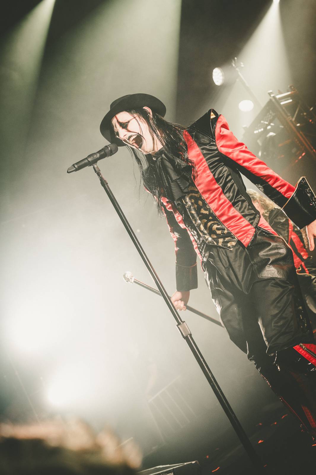 Avatar přivezl do Prahy svůj metalový cirkus, zpěvák vyráběl zvířátka z balónků