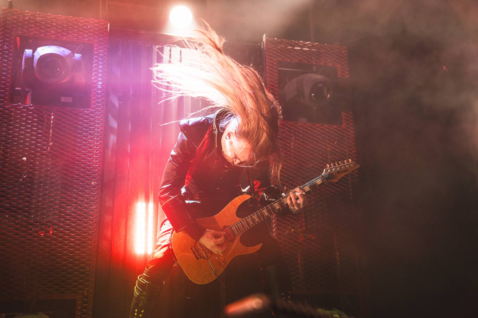 Avatar přivezl do Prahy svůj metalový cirkus, zpěvák vyráběl zvířátka z balónků