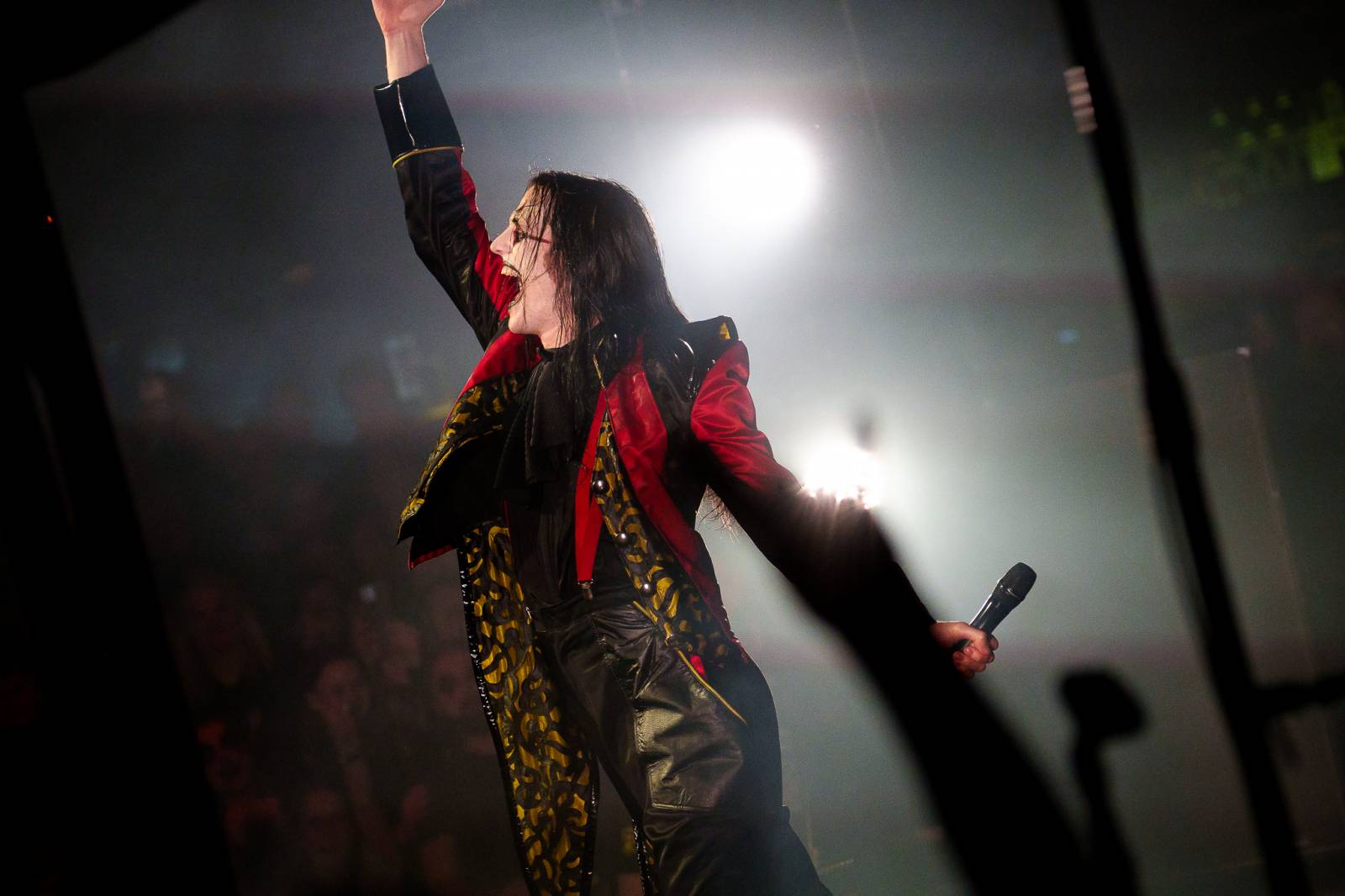 Avatar přivezl do Prahy svůj metalový cirkus, zpěvák vyráběl zvířátka z balónků