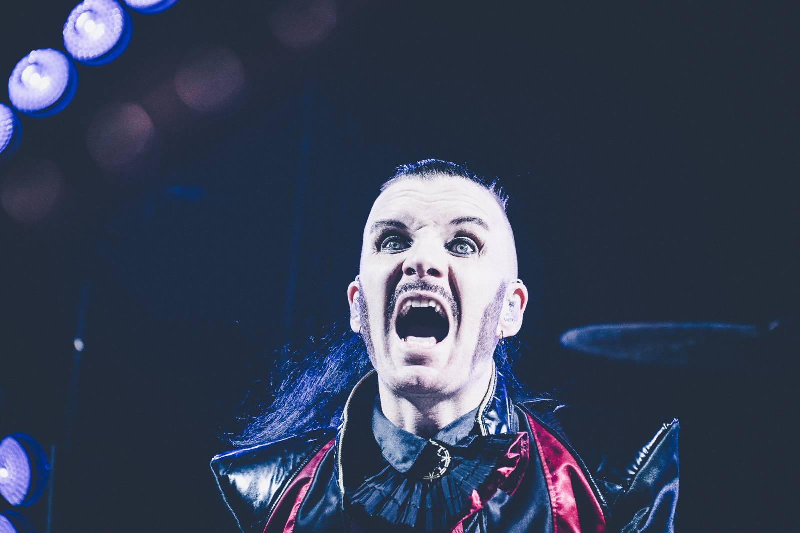 Avatar přivezl do Prahy svůj metalový cirkus, zpěvák vyráběl zvířátka z balónků