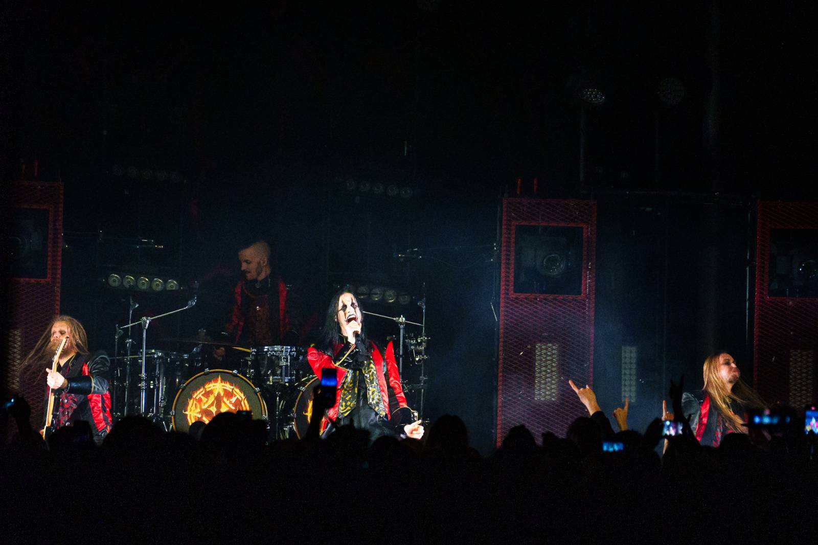 Avatar přivezl do Prahy svůj metalový cirkus, zpěvák vyráběl zvířátka z balónků