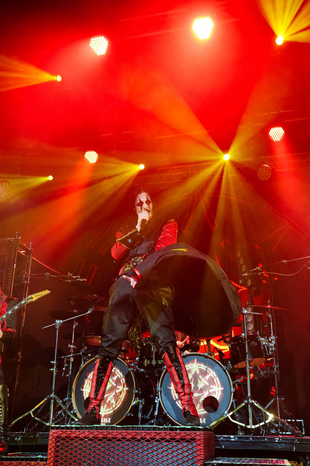 Avatar přivezl do Prahy svůj metalový cirkus, zpěvák vyráběl zvířátka z balónků