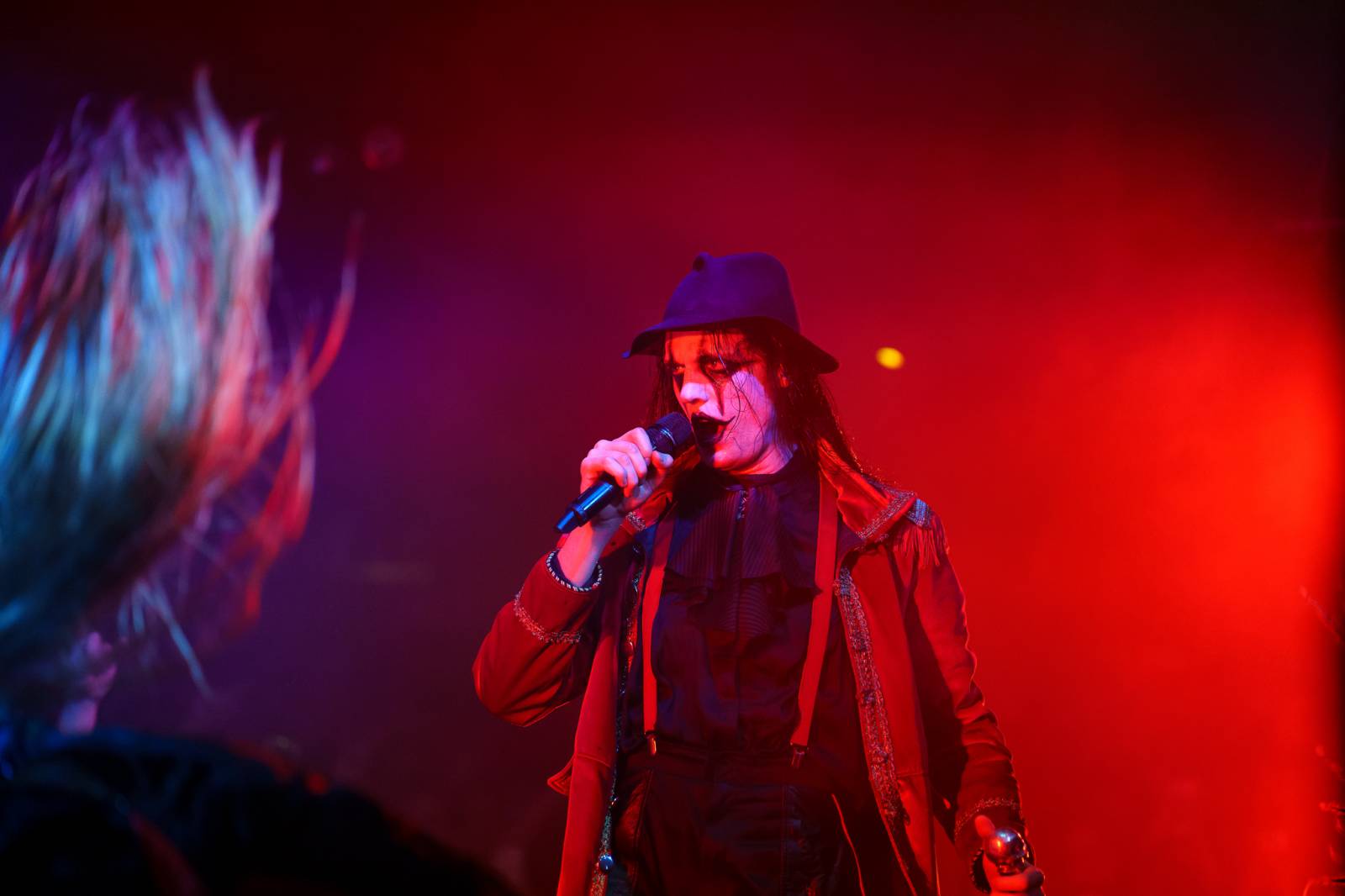 Avatar přivezl do Prahy svůj metalový cirkus, zpěvák vyráběl zvířátka z balónků