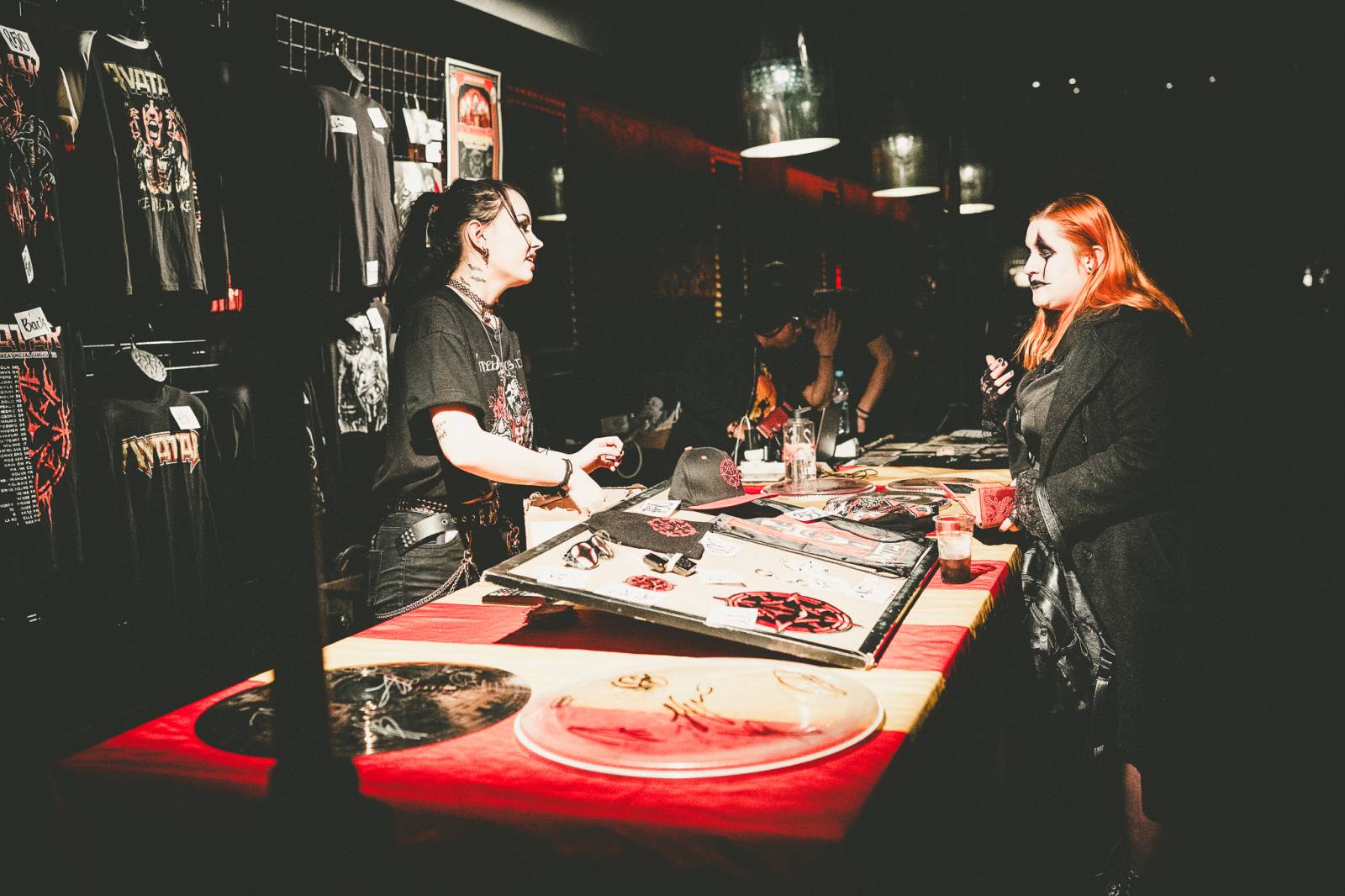 Avatar přivezl do Prahy svůj metalový cirkus, zpěvák vyráběl zvířátka z balónků