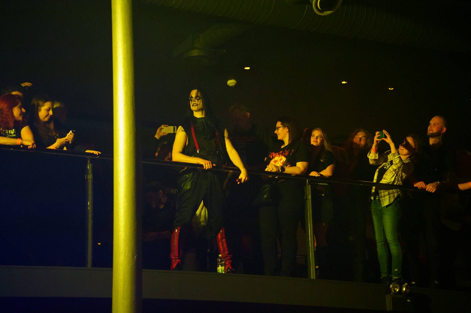 Avatar přivezl do Prahy svůj metalový cirkus, zpěvák vyráběl zvířátka z balónků