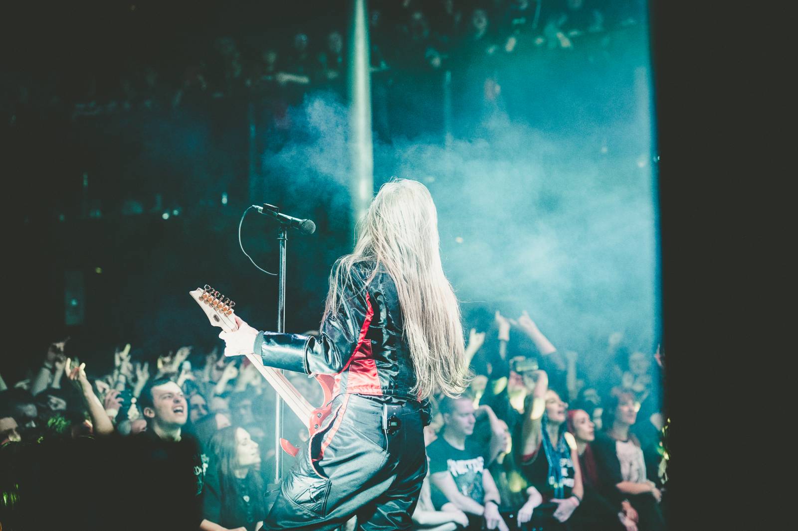 Avatar přivezl do Prahy svůj metalový cirkus, zpěvák vyráběl zvířátka z balónků