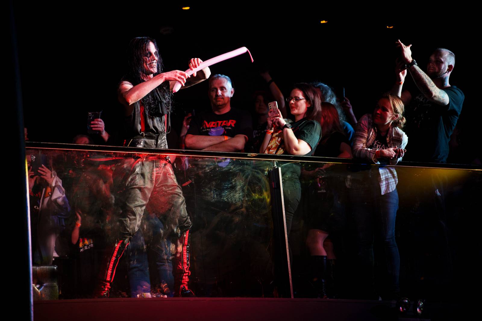 Avatar přivezl do Prahy svůj metalový cirkus, zpěvák vyráběl zvířátka z balónků