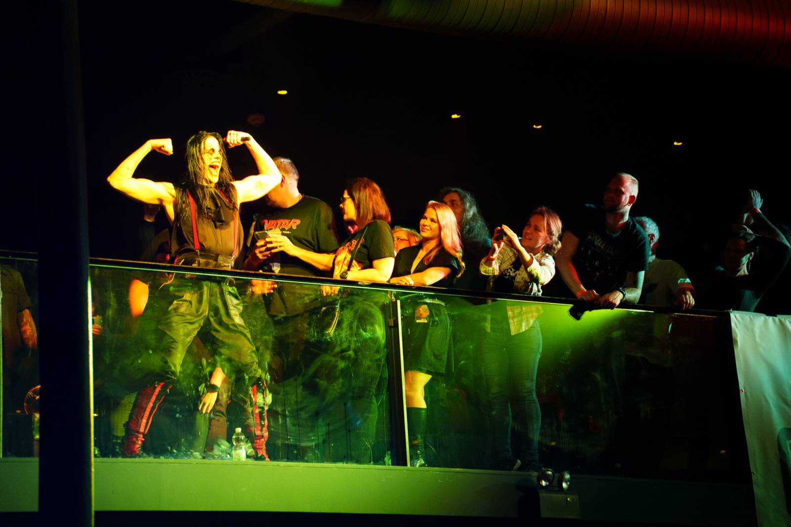 Avatar přivezl do Prahy svůj metalový cirkus, zpěvák vyráběl zvířátka z balónků