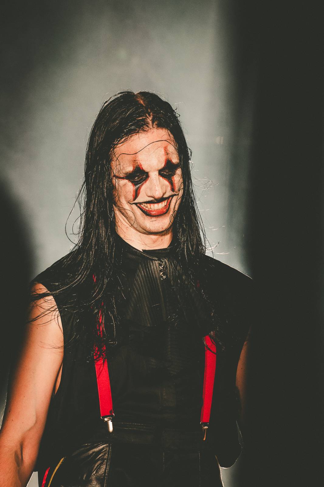 Avatar přivezl do Prahy svůj metalový cirkus, zpěvák vyráběl zvířátka z balónků