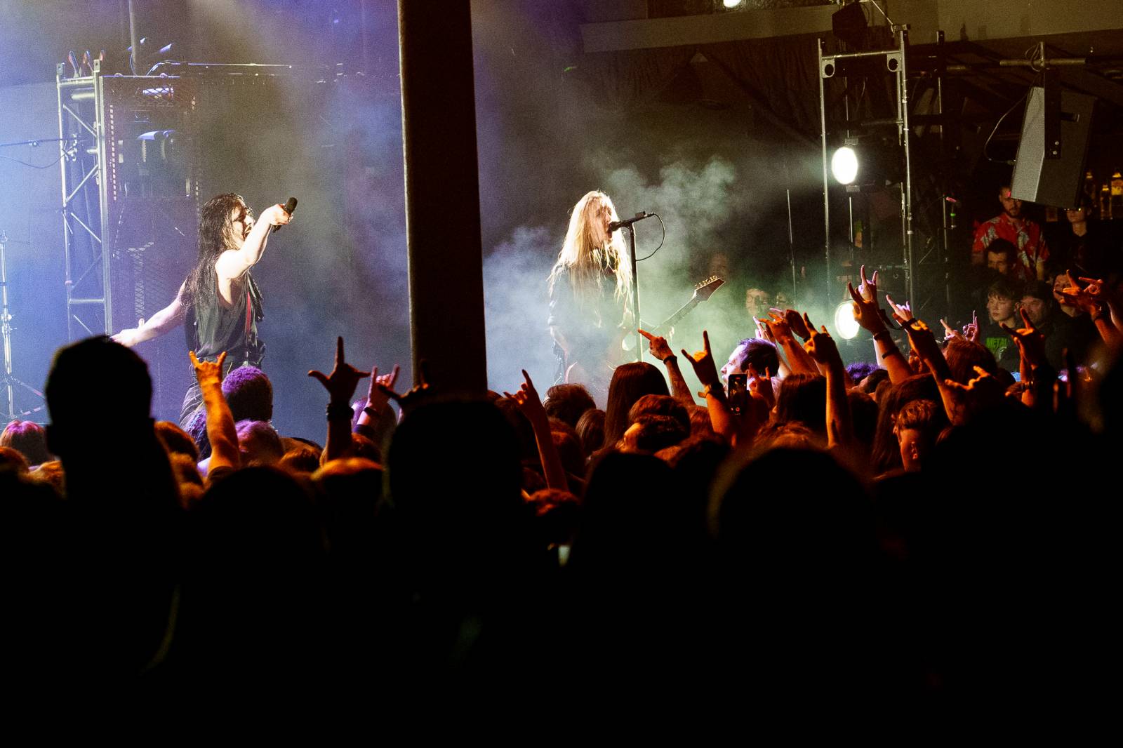 Avatar přivezl do Prahy svůj metalový cirkus, zpěvák vyráběl zvířátka z balónků