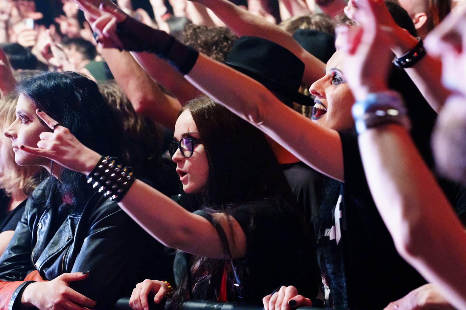 Avatar přivezl do Prahy svůj metalový cirkus, zpěvák vyráběl zvířátka z balónků