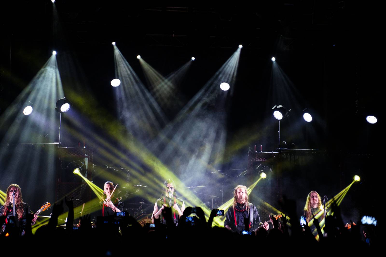 Avatar přivezl do Prahy svůj metalový cirkus, zpěvák vyráběl zvířátka z balónků