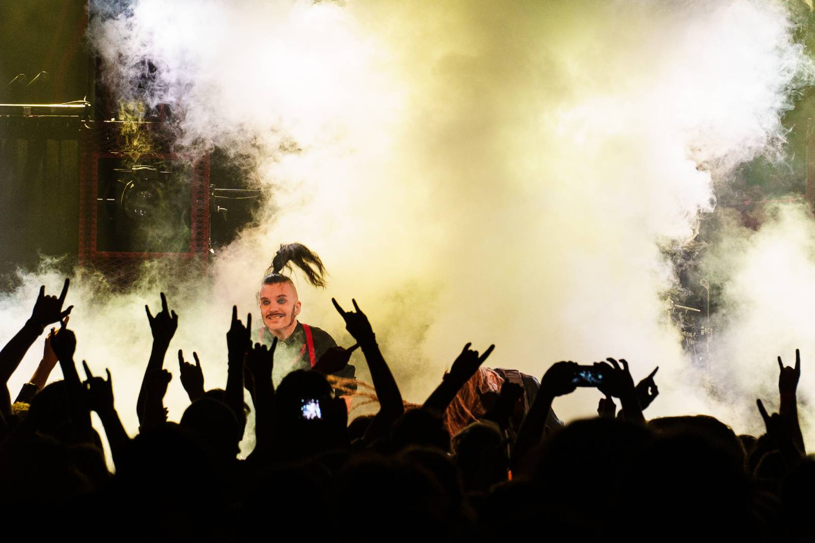 Avatar přivezl do Prahy svůj metalový cirkus, zpěvák vyráběl zvířátka z balónků