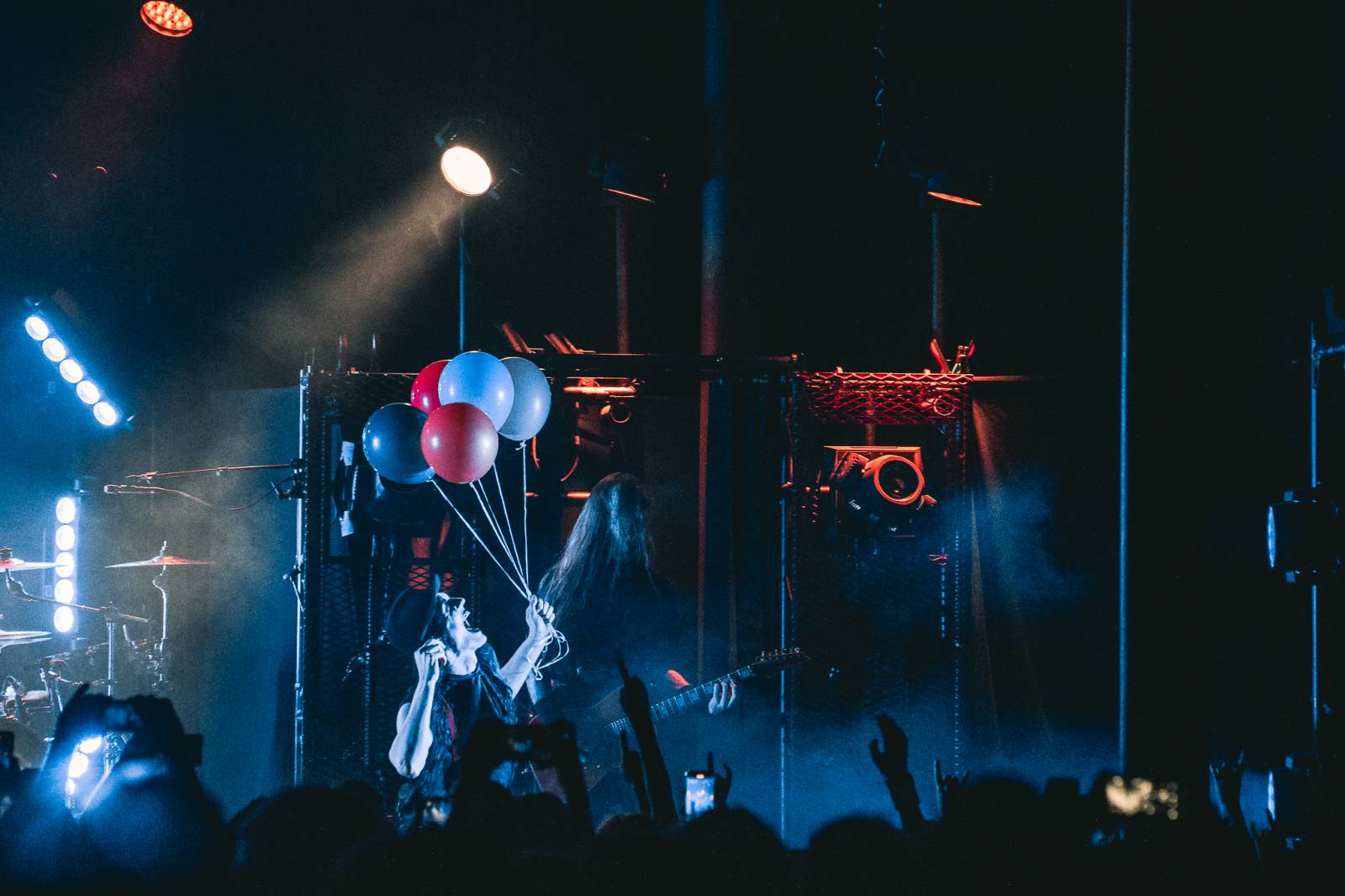 Avatar přivezl do Prahy svůj metalový cirkus, zpěvák vyráběl zvířátka z balónků