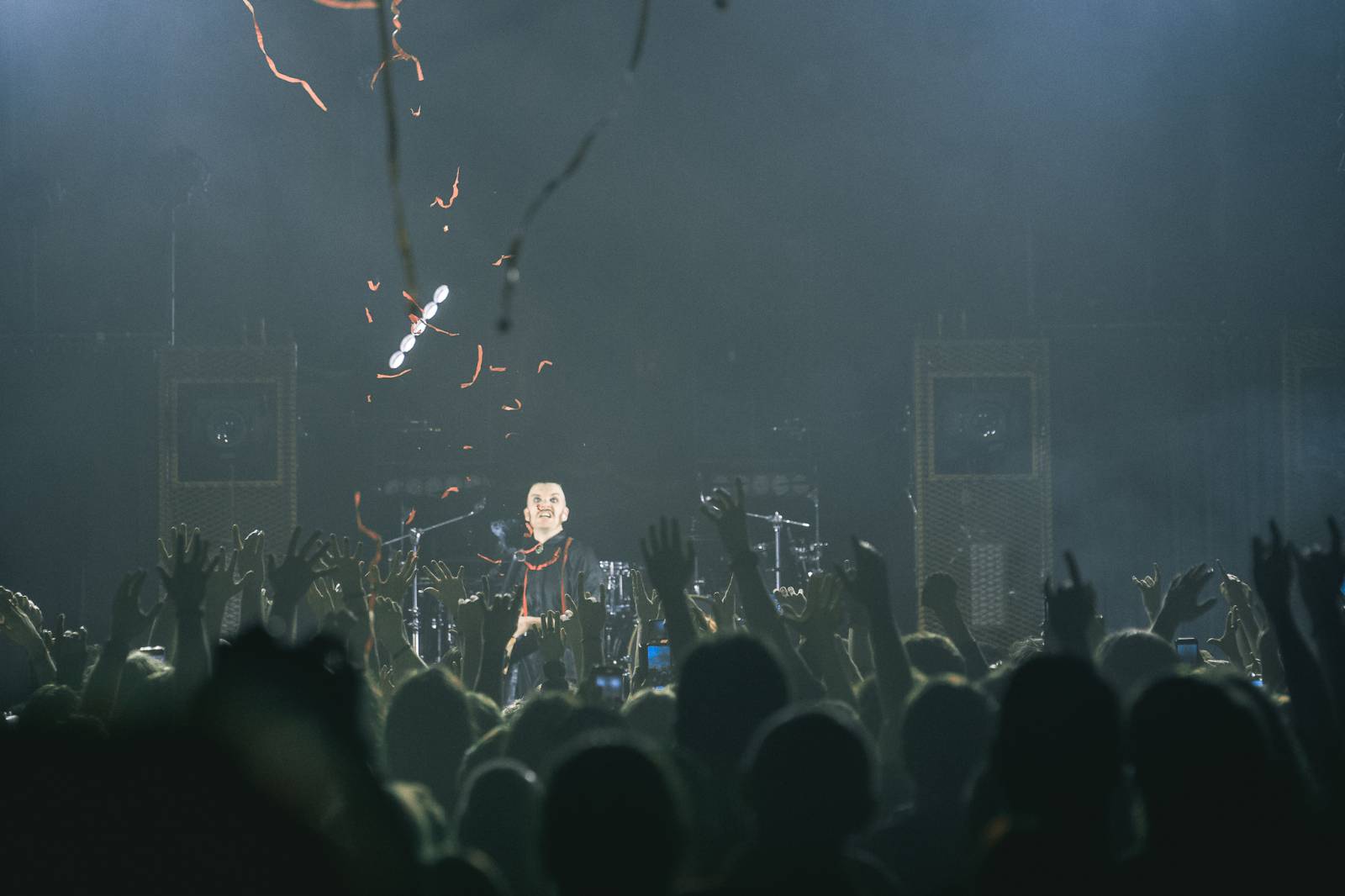 Avatar přivezl do Prahy svůj metalový cirkus, zpěvák vyráběl zvířátka z balónků