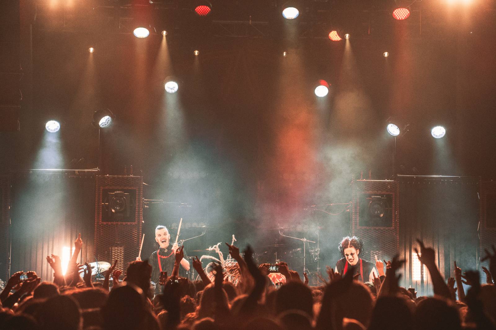 Avatar přivezl do Prahy svůj metalový cirkus, zpěvák vyráběl zvířátka z balónků