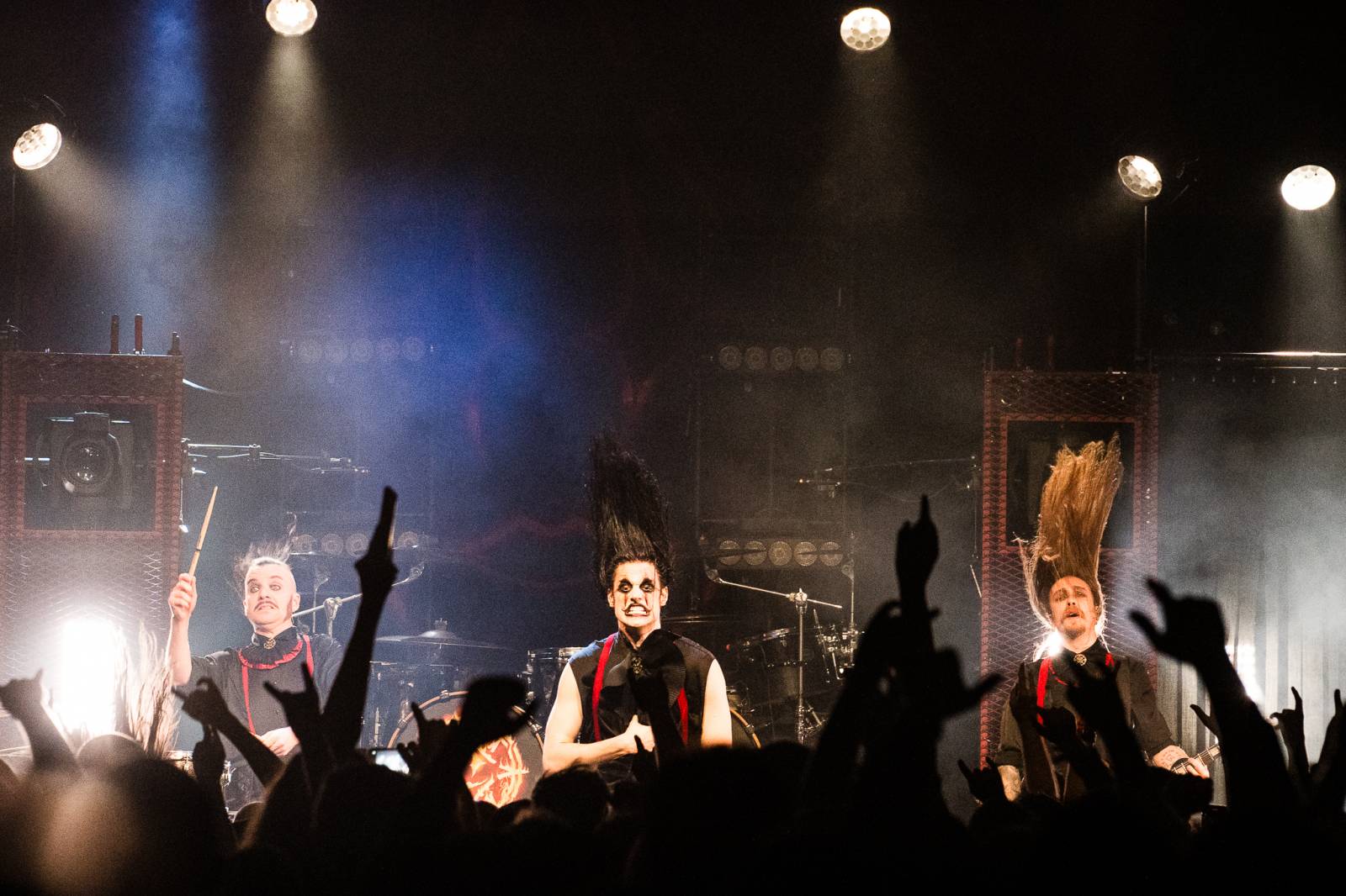 Avatar přivezl do Prahy svůj metalový cirkus, zpěvák vyráběl zvířátka z balónků