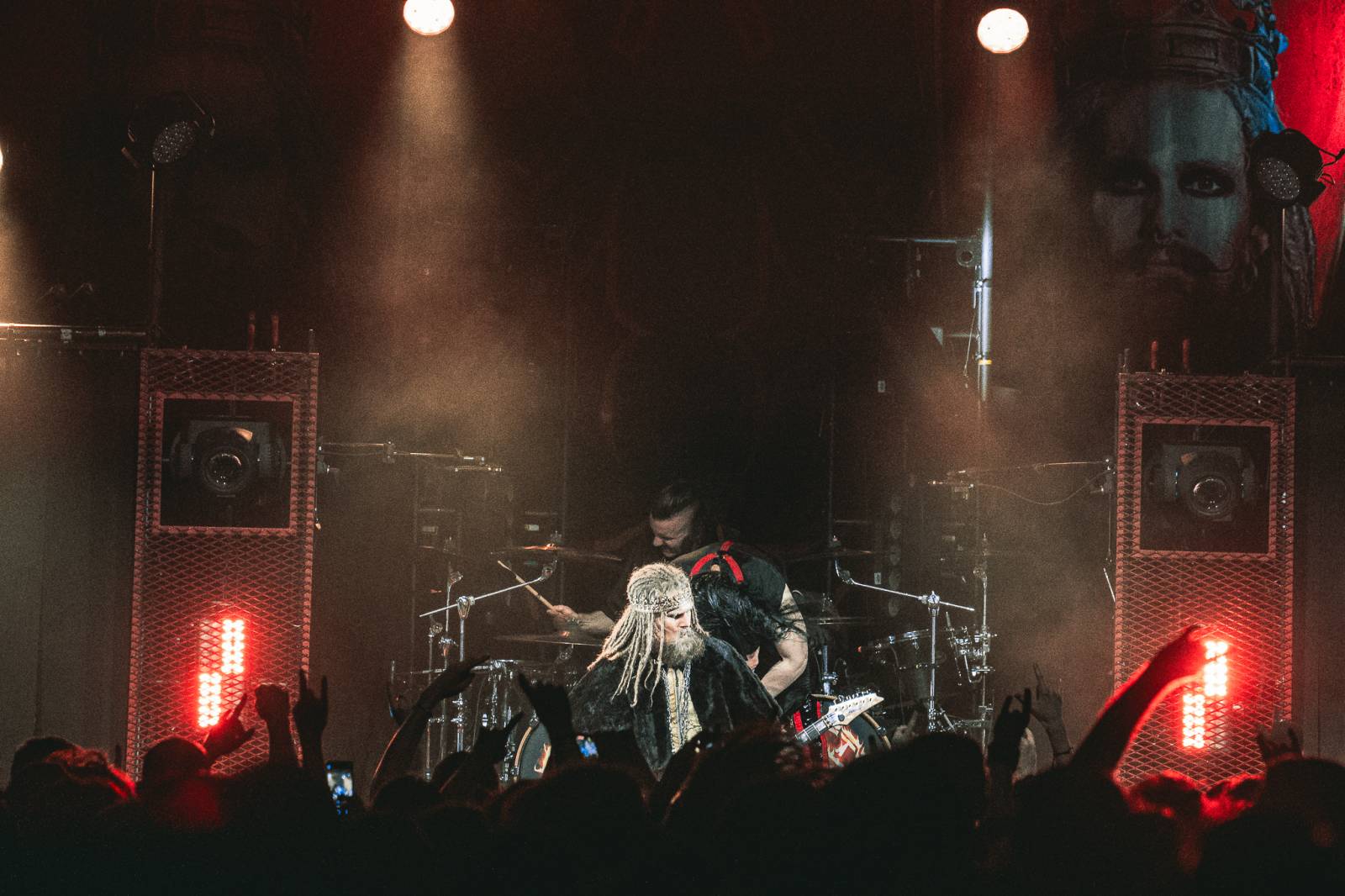 Avatar přivezl do Prahy svůj metalový cirkus, zpěvák vyráběl zvířátka z balónků