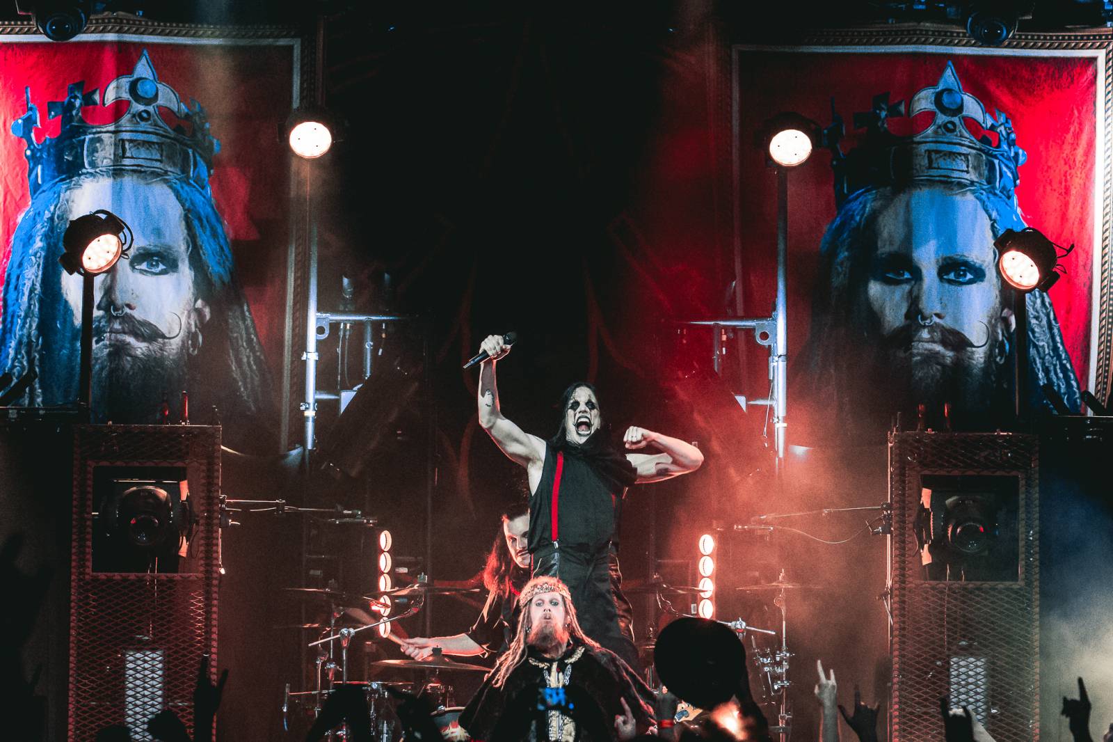 Avatar přivezl do Prahy svůj metalový cirkus, zpěvák vyráběl zvířátka z balónků