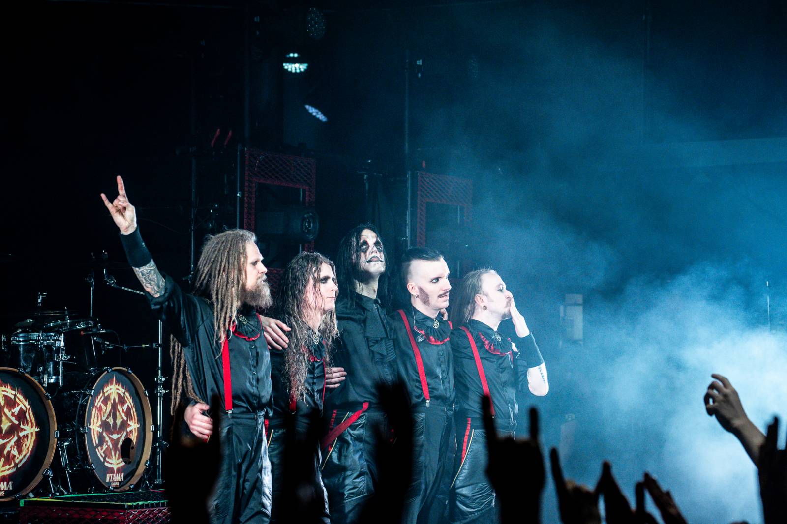 Avatar přivezl do Prahy svůj metalový cirkus, zpěvák vyráběl zvířátka z balónků