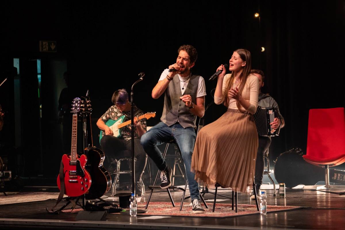 Jelen slavil v Brně deset let na scéně, fanoušky bavil svými historkami