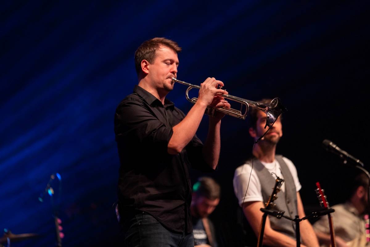 Jelen slavil v Brně deset let na scéně, fanoušky bavil svými historkami