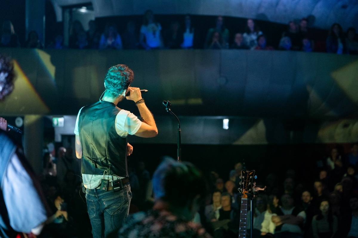 Jelen slavil v Brně deset let na scéně, fanoušky bavil svými historkami